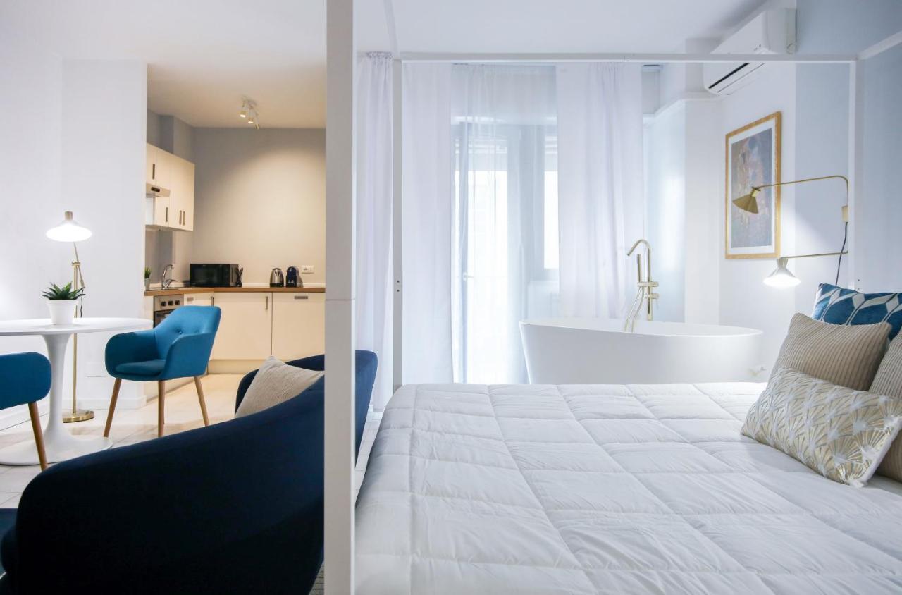 Glamorous Flat With Jacuzzi, King Size Bed And Small Balcony Perugia Esterno foto